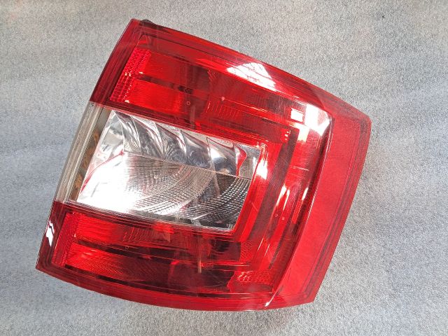 bontott SKODA OCTAVIA III Jobb Hátsó Lámpa