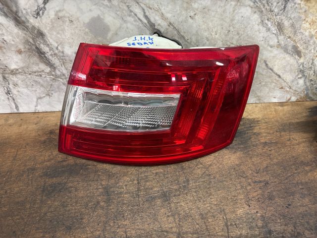 bontott SKODA OCTAVIA III Jobb Hátsó Lámpa