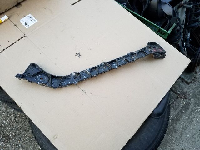 bontott SKODA OCTAVIA III Jobb hátsó Lökhárító Tartó (Műanyag)