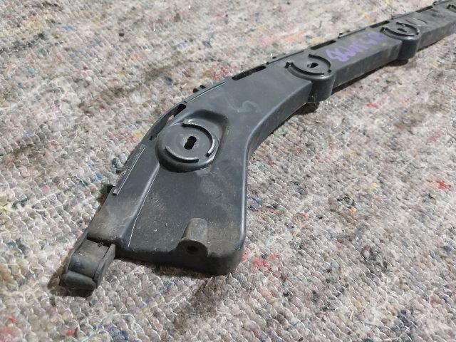 bontott SKODA OCTAVIA III Jobb hátsó Lökhárító Tartó (Műanyag)