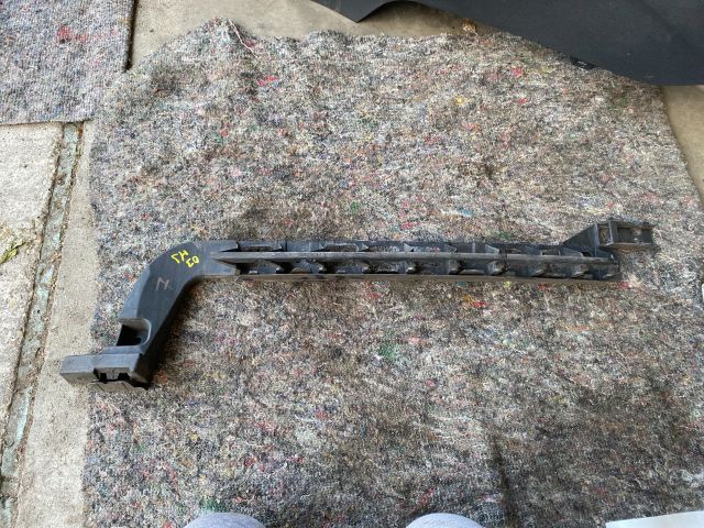 bontott SKODA OCTAVIA III Jobb hátsó Lökhárító Tartó (Műanyag)