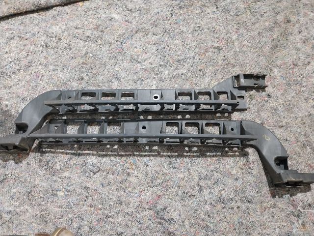 bontott SKODA OCTAVIA III Jobb hátsó Lökhárító Tartó (Műanyag)