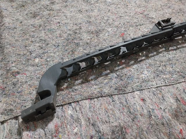 bontott SKODA OCTAVIA III Jobb hátsó Lökhárító Tartó (Műanyag)