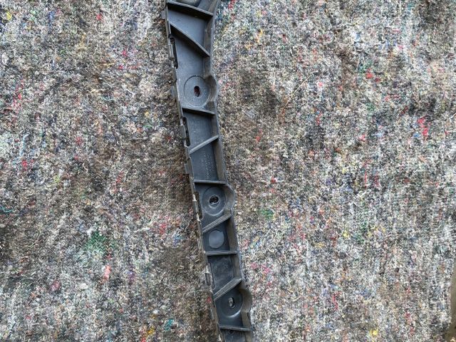 bontott SKODA OCTAVIA III Jobb hátsó Lökhárító Tartó (Műanyag)