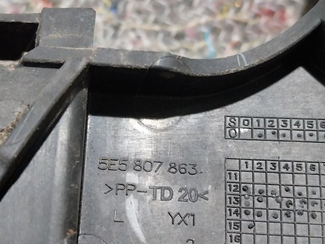 bontott SKODA OCTAVIA III Jobb hátsó Lökhárító Tartó (Műanyag)