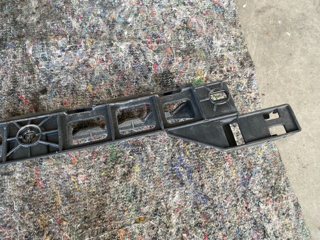 bontott SKODA OCTAVIA III Jobb hátsó Lökhárító Tartó (Műanyag)