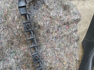 bontott SKODA OCTAVIA III Jobb hátsó Lökhárító Tartó (Műanyag)