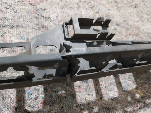 bontott SKODA OCTAVIA III Jobb hátsó Lökhárító Tartó (Műanyag)