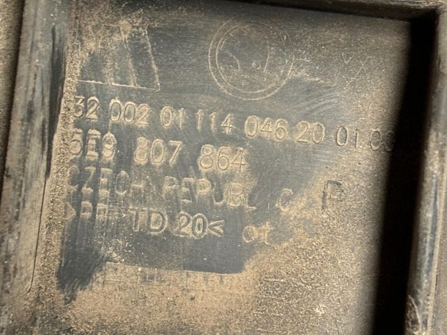 bontott SKODA OCTAVIA III Jobb hátsó Lökhárító Tartó (Műanyag)