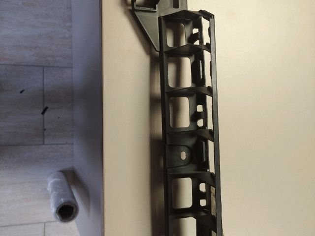 bontott SKODA OCTAVIA III Jobb hátsó Lökhárító Tartó (Műanyag)