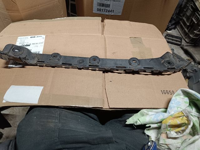 bontott SKODA OCTAVIA III Jobb hátsó Lökhárító Tartó (Műanyag)