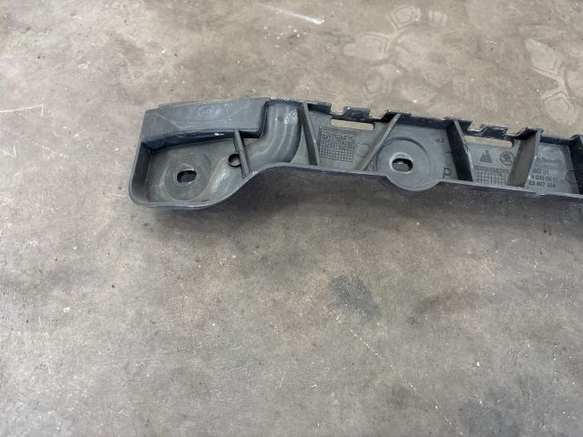 bontott SKODA OCTAVIA III Jobb hátsó Oldal Lökhárító Tartó (Műanyag)