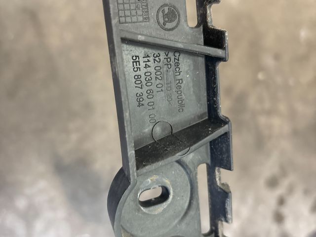 bontott SKODA OCTAVIA III Jobb hátsó Oldal Lökhárító Tartó (Műanyag)