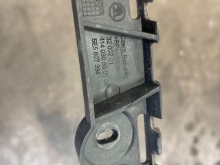 bontott SKODA OCTAVIA III Jobb hátsó Oldal Lökhárító Tartó (Műanyag)