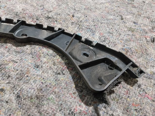 bontott SKODA OCTAVIA III Jobb hátsó Oldal Lökhárító Tartó (Műanyag)