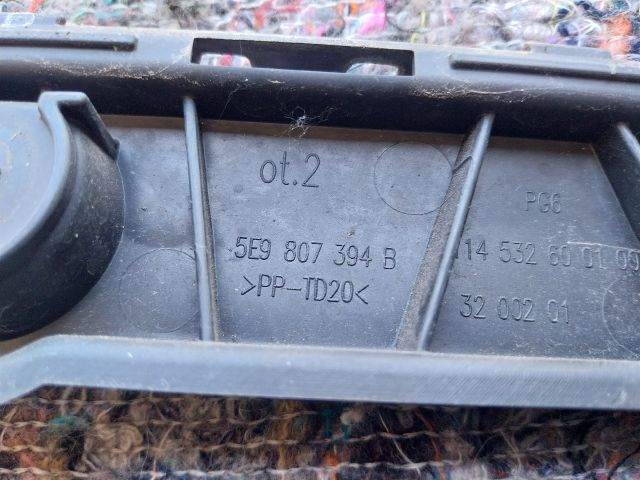 bontott SKODA OCTAVIA III Jobb hátsó Oldal Lökhárító Tartó (Műanyag)