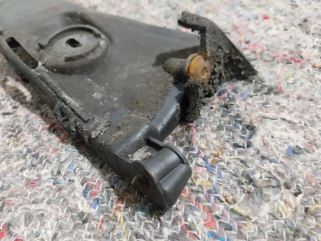 bontott SKODA OCTAVIA III Jobb hátsó Oldal Lökhárító Tartó (Műanyag)