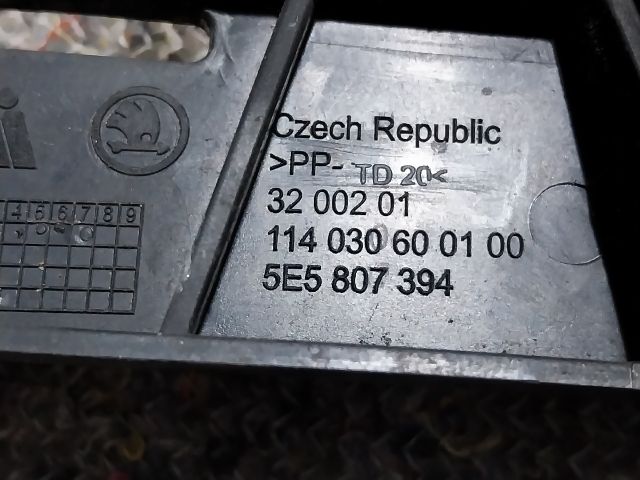 bontott SKODA OCTAVIA III Jobb hátsó Oldal Lökhárító Tartó (Műanyag)