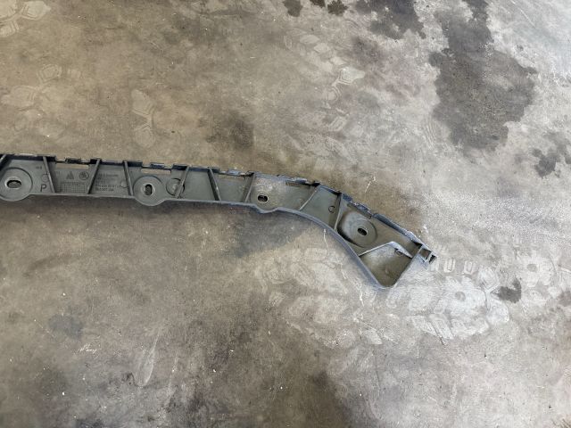 bontott SKODA OCTAVIA III Jobb hátsó Oldal Lökhárító Tartó (Műanyag)