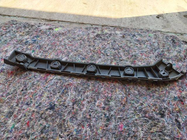 bontott SKODA OCTAVIA III Jobb hátsó Oldal Lökhárító Tartó (Műanyag)