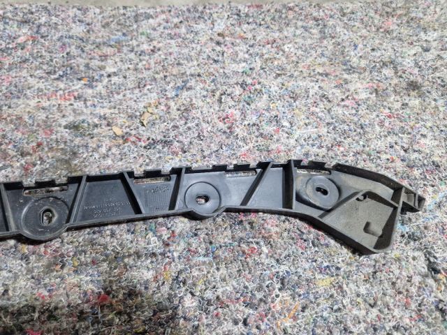 bontott SKODA OCTAVIA III Jobb hátsó Oldal Lökhárító Tartó (Műanyag)