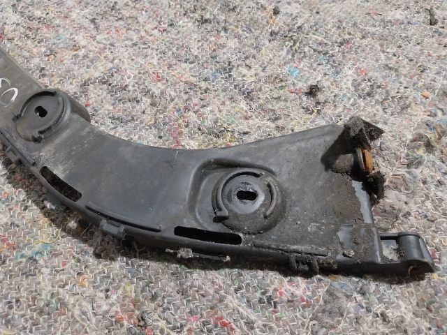 bontott SKODA OCTAVIA III Jobb hátsó Oldal Lökhárító Tartó (Műanyag)