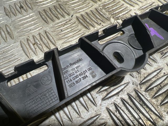 bontott SKODA OCTAVIA III Jobb hátsó Oldal Lökhárító Tartó (Műanyag)