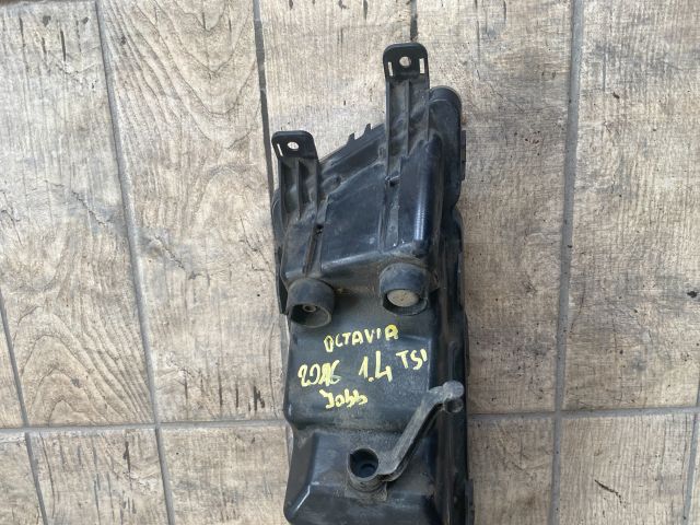 bontott SKODA OCTAVIA III Jobb Ködfényszóró