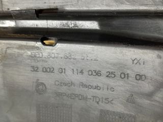 bontott SKODA OCTAVIA III Jobb Ködlámpa Rács