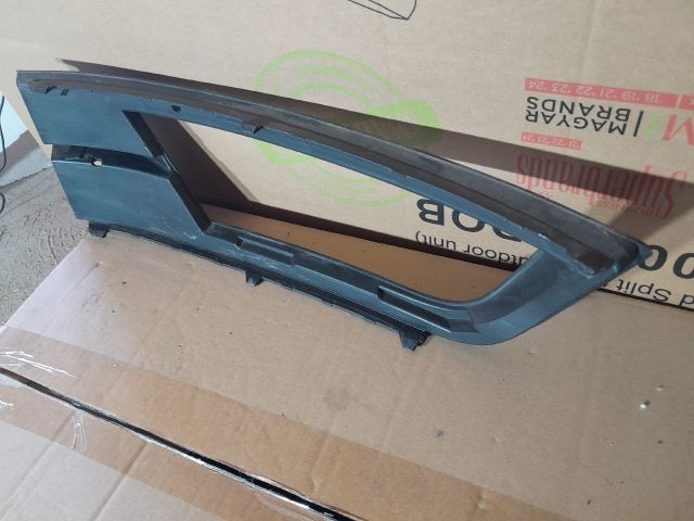 bontott SKODA OCTAVIA III Jobb Ködlámpa Rács