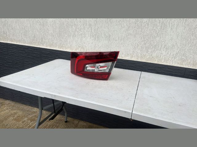 bontott SKODA OCTAVIA III Jobb Ködzárófény