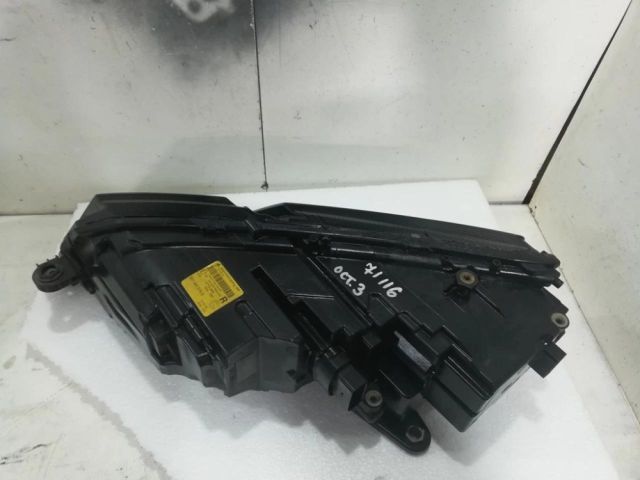 bontott SKODA OCTAVIA III Jobb Ledes Fényszóró