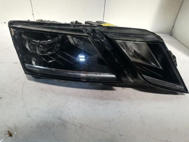 bontott SKODA OCTAVIA III Jobb Ledes Fényszóró