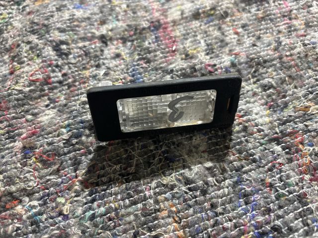 bontott SKODA OCTAVIA III Jobb Rendszámtábla Világítás