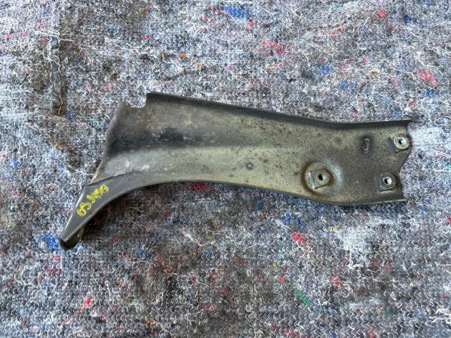 bontott SKODA OCTAVIA III Jobb Sárvédő Oldaltartó