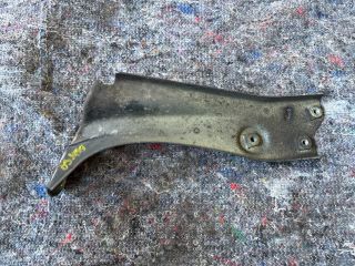 bontott SKODA OCTAVIA III Jobb Sárvédő Oldaltartó