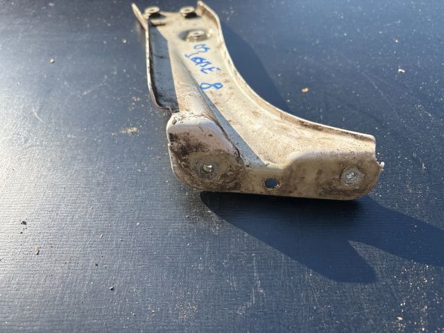 bontott SKODA OCTAVIA III Jobb Sárvédő Oldaltartó