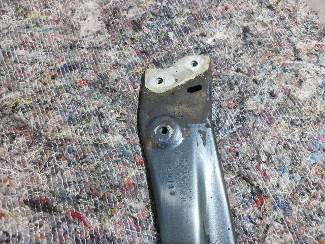 bontott SKODA OCTAVIA III Jobb Sárvédő Oldaltartó