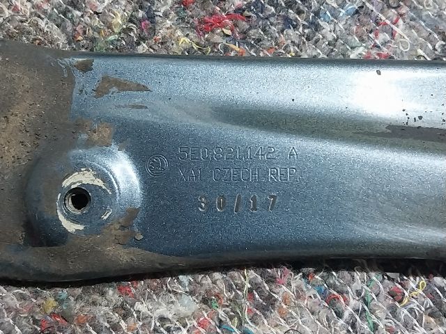 bontott SKODA OCTAVIA III Jobb Sárvédő Oldaltartó