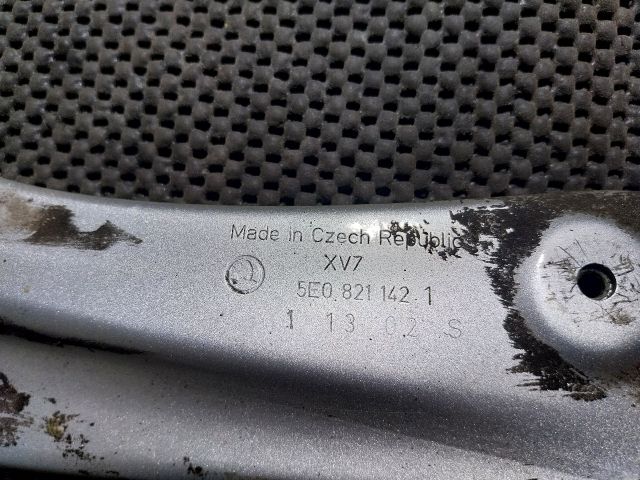 bontott SKODA OCTAVIA III Jobb Sárvédő Oldaltartó