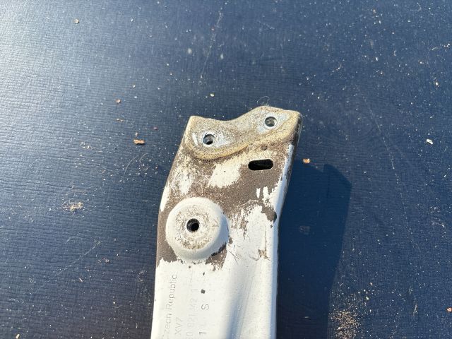 bontott SKODA OCTAVIA III Jobb Sárvédő Oldaltartó