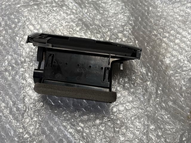 bontott SKODA OCTAVIA III Jobb Szellőző