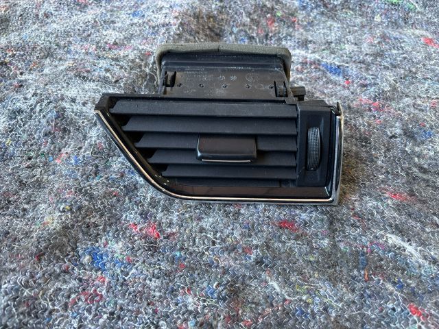 bontott SKODA OCTAVIA III Jobb Szellőző