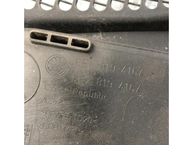 bontott SKODA OCTAVIA III Jobb Szélvédő Alatti Vízelvezető Műanyag