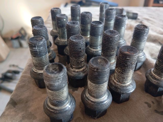 bontott SKODA OCTAVIA III Kerék Csavar Szett