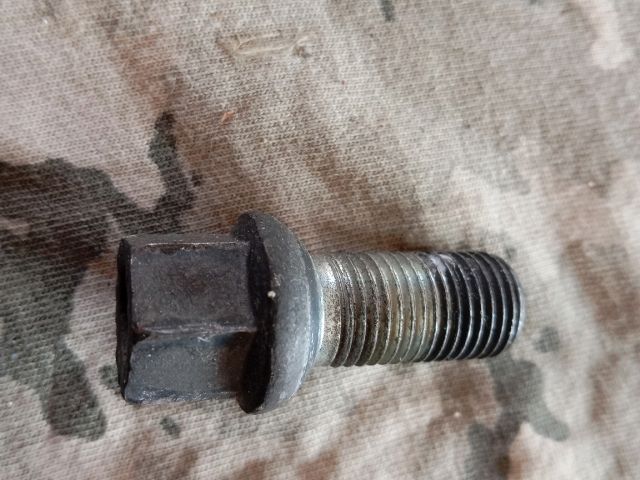 bontott SKODA OCTAVIA III Kerék Csavar Szett