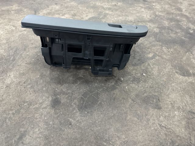 bontott SKODA OCTAVIA III Kesztyűtartó