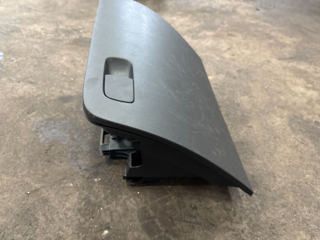 bontott SKODA OCTAVIA III Kesztyűtartó