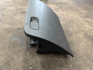 bontott SKODA OCTAVIA III Kesztyűtartó