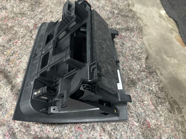 bontott SKODA OCTAVIA III Kesztyűtartó